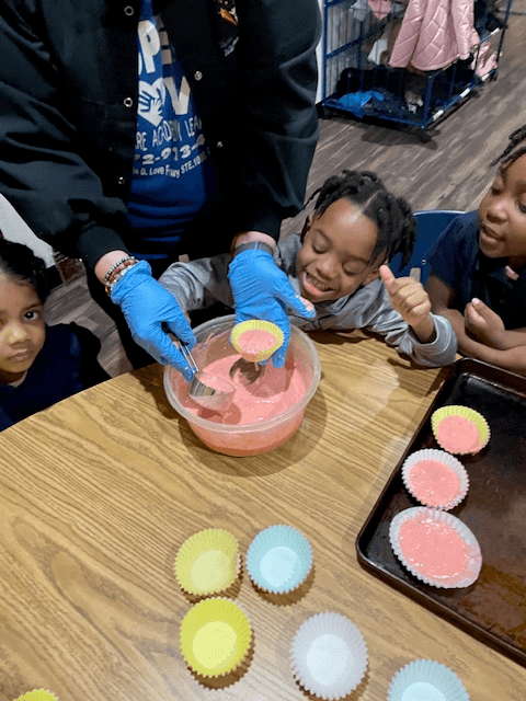 Cupcake decorating fun with the kids