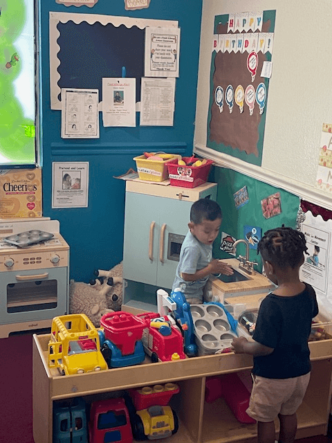 Imaginative play in the pretend kitchen